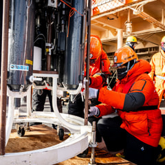 南極海と「鉄」の関わりを調べる