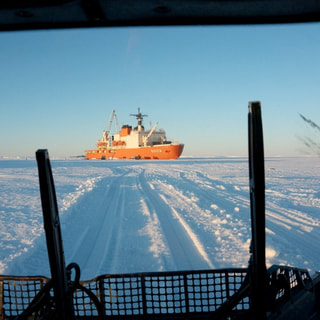 白夜の氷上輸送
