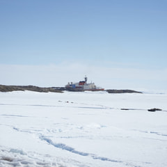 「しらせ」接岸