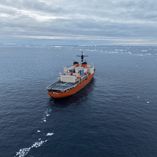 トッテン氷河沖に到着