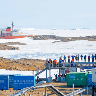 「しらせ」離岸