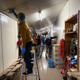 昭和基地内の大掃除