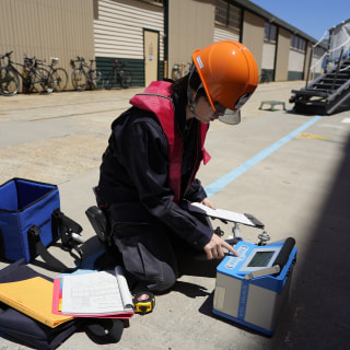 船上重力計の観測準備