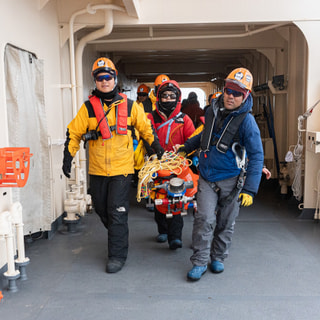 海底圧力計の回収